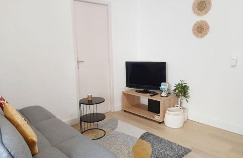 Tarbes Apartment | LE BILBAO, T2, centre-parking gratuit-terrasse