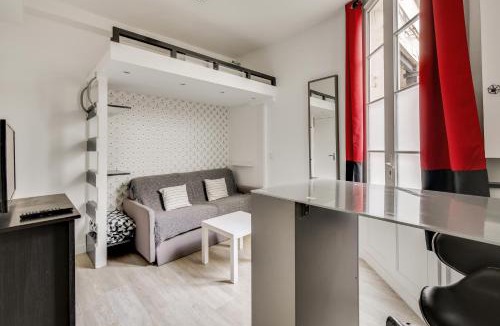 Notre-Dame Apartment | Le Black and White - Trianon