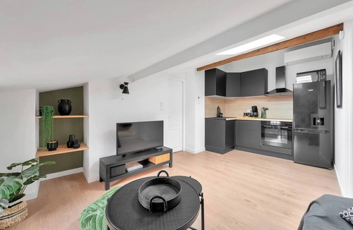 Mazamet Apartment | Le Blackwood