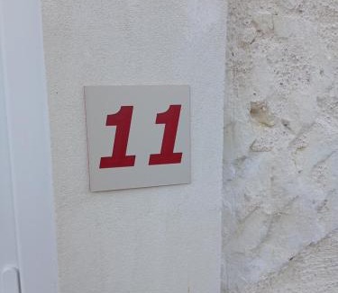 Mayet House | Le Blason du Poête