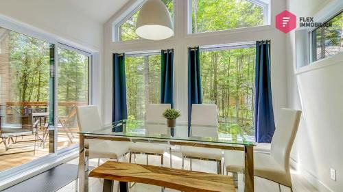 Pont-Rouge House | Le Bleu Bourgeois - Chalet 6 pers Spa privé Piscine Sauna - Resort près de Québec