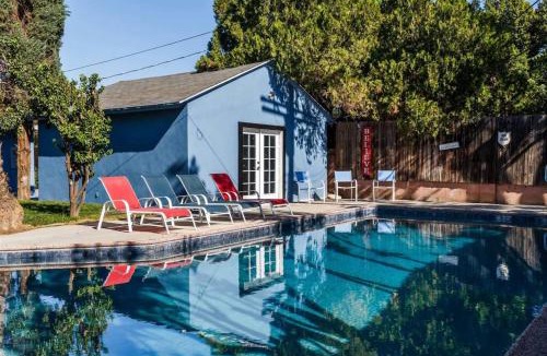 Canoga Park House | Le Bleu House - Newly Designed 3BR HOUSE & POOL by Topanga