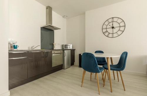 Castelsarrasin Apartment | LE BLEU - Lumineux, 1 chambre, salle de bain moderne