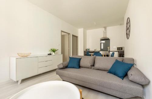 Castelsarrasin Apartment | LE BLEU - Lumineux, 1 chambre, salle de bain moderne