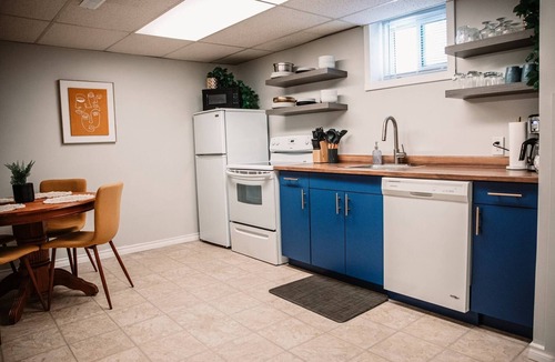 Timmins Apartment | Le Bleu Marin - Monthly Stays Welcome!