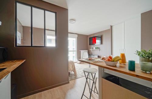 Bobigny Apartment | Le Bobibrown - Proche Métro 5 et tram, parking, résidence neuve