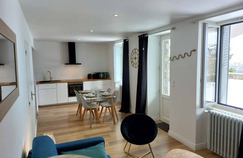 Rodez Apartment | Le Bompard* 50 m² Art Deco villa with garden