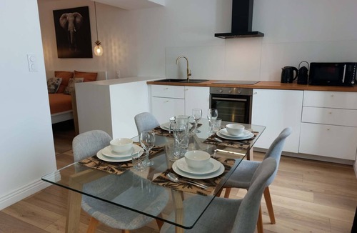 Rodez Apartment | Le Bompard* 50 m² Art Deco villa with garden