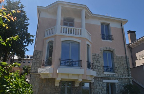 Rodez Apartment | Le Bompard* 50 m² Art Deco villa with garden