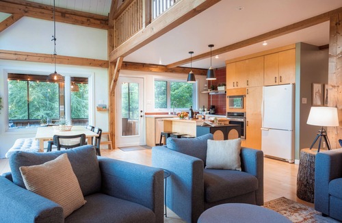 Mauricie Ski Chalet | Le Bon Vingt | Fireplace | Year-round BBQ | AC | Veranda | Canoe&SUPs | Firepit