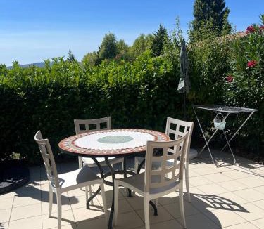 Chateauneuf-sur-Isere House | Le Bord du Lac