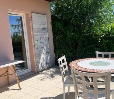 Chateauneuf-sur-Isere House | Le Bord du Lac