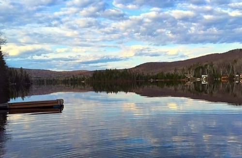 La Minerve Cottage | Le Bordelo. Chalet Superbe au Bord du lac - Lake Front Cottage