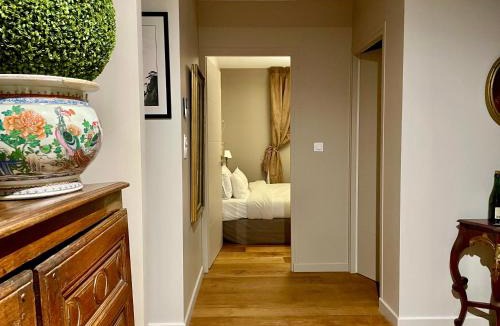 Bayeux House | Le Boudoir