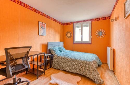 Mantes-la-Ville Apartment | Le Bouquet Violet - Gare à 1 km