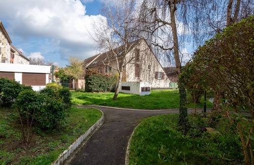 Mantes-la-Ville Apartment | Le Bouquet Violet - Gare à 1 km