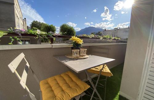 Secteur 4 Apartment | Le Bourget, Grand appartement proche du centre