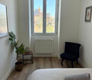 Bourg-l'Eveque Apartment | Le Breizh -T2 en centre ville