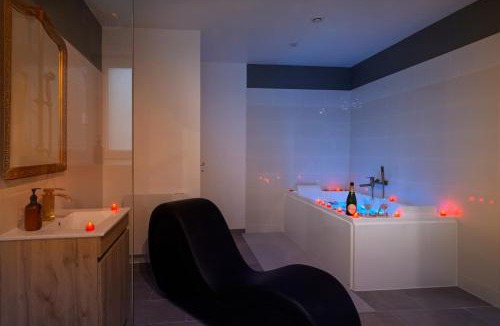Quillan Apartment | Le bridgerlove Tantra Jacuzzi Unique