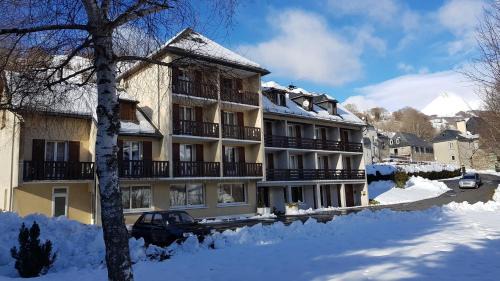 Saint-Jacques-des-Blats Hotel | Le Brunet