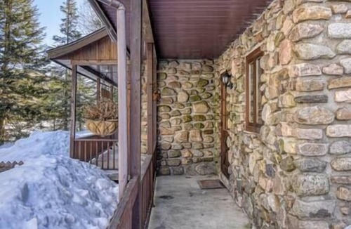 St-Adolphe-d'Howard House | Le Bûcheron · Rustic Chalet w/Spa & Lake Access
