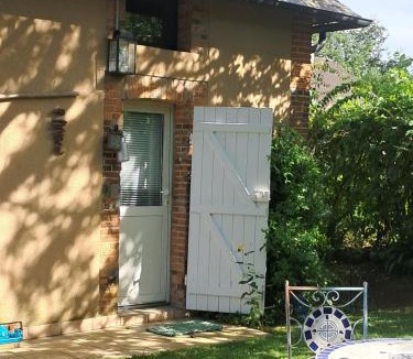 Aubigny-sur-Nere Bed & Breakfast | le buisson de la gariole ,chambre rhétaise