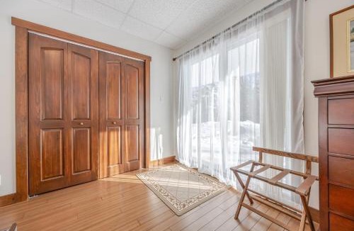 Petite-Riviere-Saint-Francois Ski Chalet | Le Boisia - Cottage - Spa - 5 Bedrooms