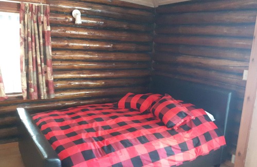 Sainte-Lucie-des-Laurentides Ski Chalet | Le P tit Bonheur - chalet rustique