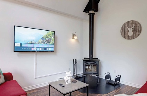 Lac-Swell Ski Chalet | Le Pinacle Amico ☼ Terrace ☼ Lake ☼Fireplace
