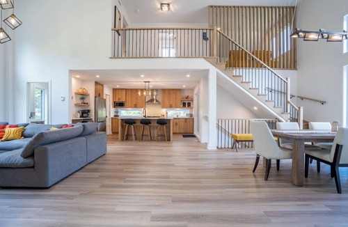 Lac-Swell House | Le Kouzy - Spa, Foosball, Pool table, Game Room