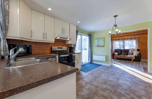 Sainte-Marcelline-de-Kildare Ski Chalet | Le Koala | Relax by the lake with spa & pool table