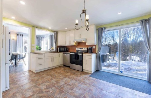 Sainte-Marcelline-de-Kildare Ski Chalet | Le Koala | Relax by the lake with spa & pool table