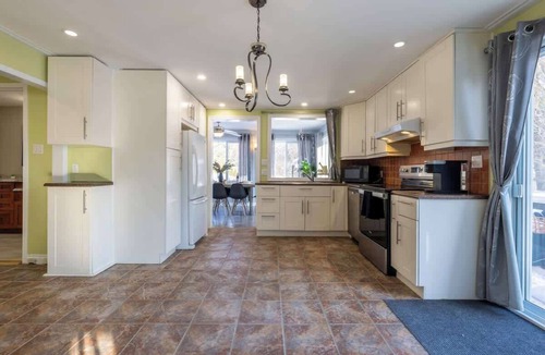 Sainte-Marcelline-de-Kildare Ski Chalet | Le Koala | Relax by the lake with spa & pool table