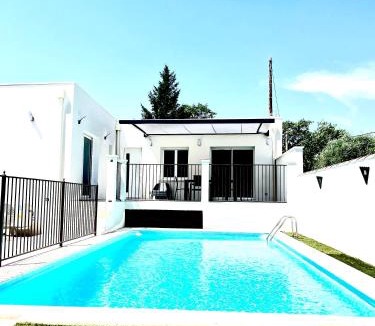 Entraigues-sur-la-Sorgue House | Le Cabanon Meublé de Tourisme trois étoiles