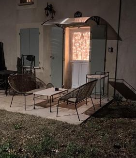 Gallargues-le-Montueux House | Le cabanon aux volets verts