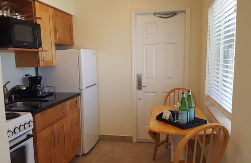 Pompano Beach Hotel | Le Cabanon Motel
