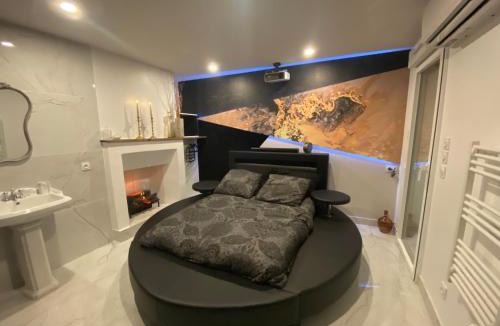 Saumur Apartment | Le Cadre Noir Lux Spa, Sauna, Jacuzzi
