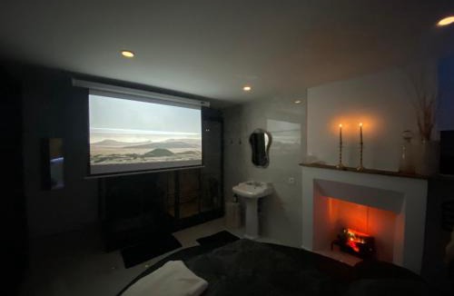 Saumur Apartment | Le Cadre Noir Lux Spa, Sauna, Jacuzzi
