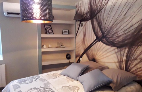 Salindres House | LE CAFÉ DES FLEURS