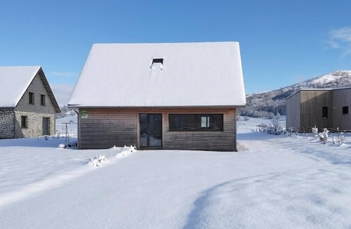 Chambon-sur-Lac House | Le Cairn - Chambon SUR LAC