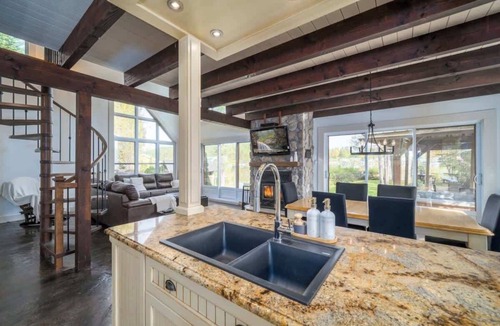 Saint-Raymond Ski Chalet | Le Calin - Waterfront with VIEW and SPA