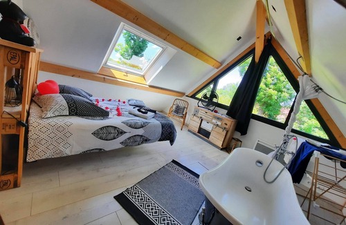 Lindry Apartment | Le Calme Complet - Absolute peace and quiet