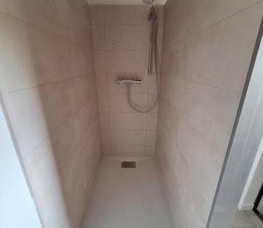 Saint-Julien-de-Peyrolas House | Le Campelier Gîte avec piscine couverte
