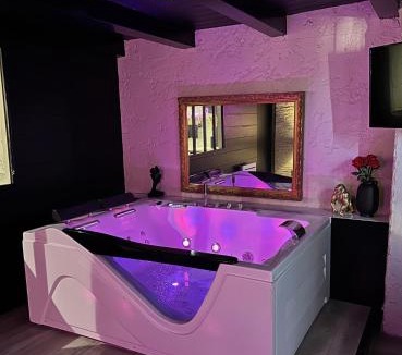 Paroisse Notre-Dame Apartment | Le Canal