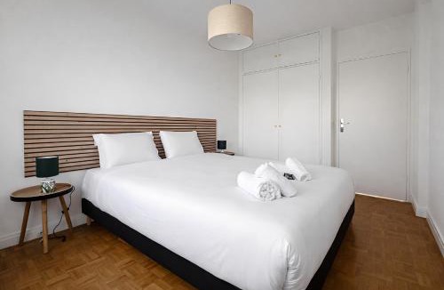 Puteaux Apartment | Le Candelaria - 6 pers - Proche Paris - Balcon
