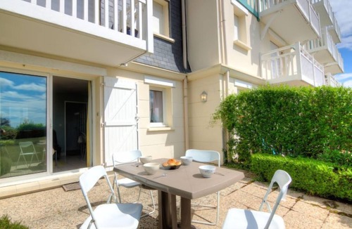 Blonville-sur-Mer Apartment | Le Cap Bleu by Interhome