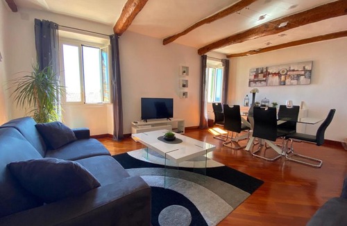 Old Town Apartment | Le Capuçin