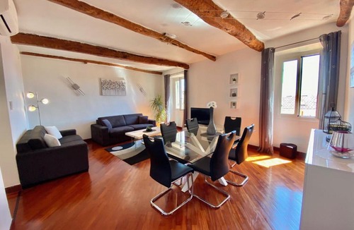 Old Town Apartment | Le Capuçin