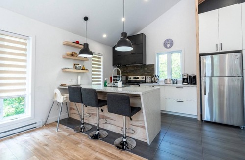 Saint-Alphonse-Rodriguez Ski Chalet | Le Caribou | waterfront | hot tub