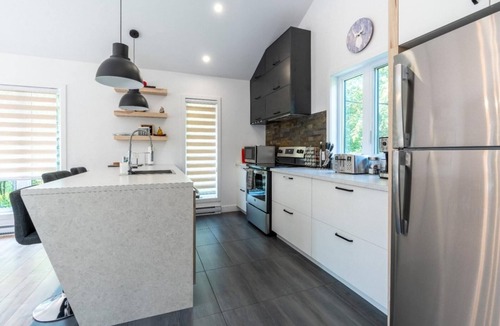 Saint-Alphonse-Rodriguez Ski Chalet | Le Caribou | waterfront | hot tub